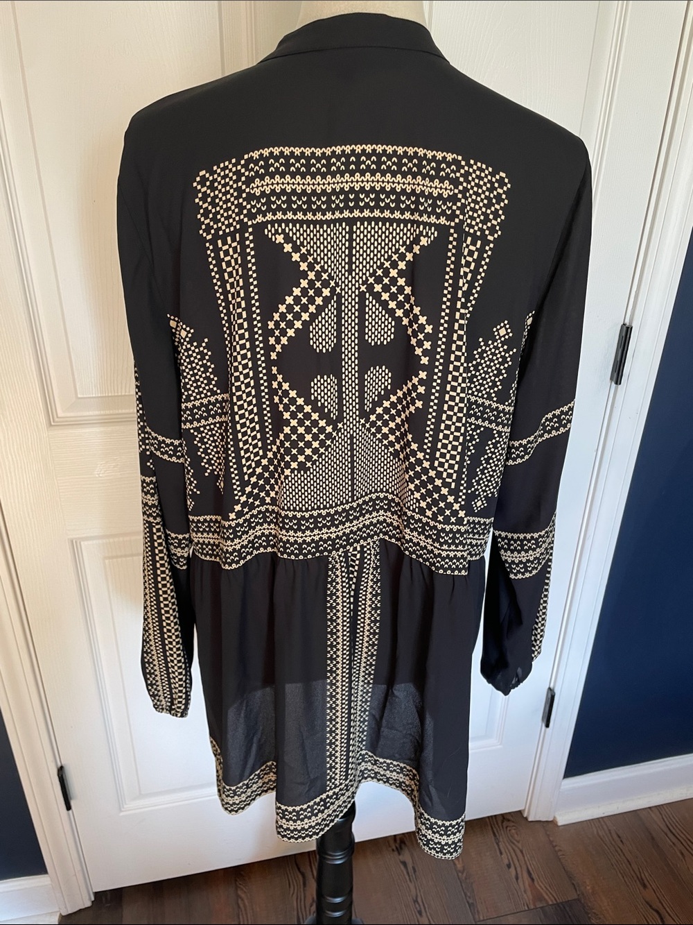 Alfani Black Tunic with Cream Geometric Print V Neck Long Sleeves Semi Sheer 16W - Picture 4 of 8
